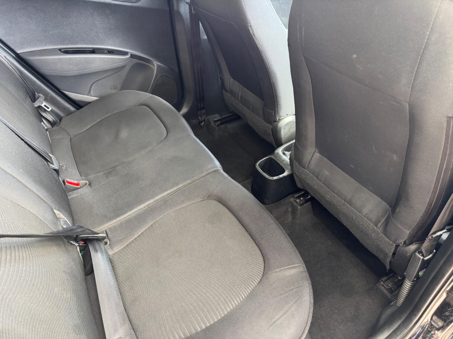 Used Hyundai i10 2017 for sale - 77564737: Photo 4