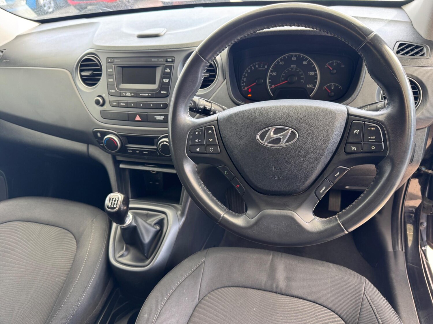 Used Hyundai i10 2017 for sale - 77564737: Photo 6