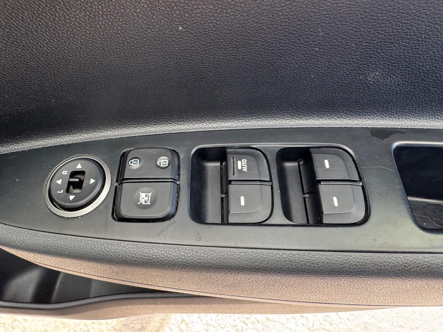 Used Hyundai i10 2017 for sale - 77564737: Photo 7