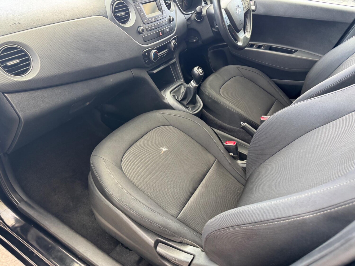 Used Hyundai i10 2017 for sale - 77564737: Photo 9