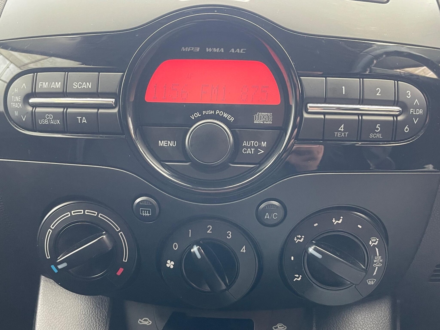 Used Mazda Mazda2 2013 for sale - 76484477: Photo 18