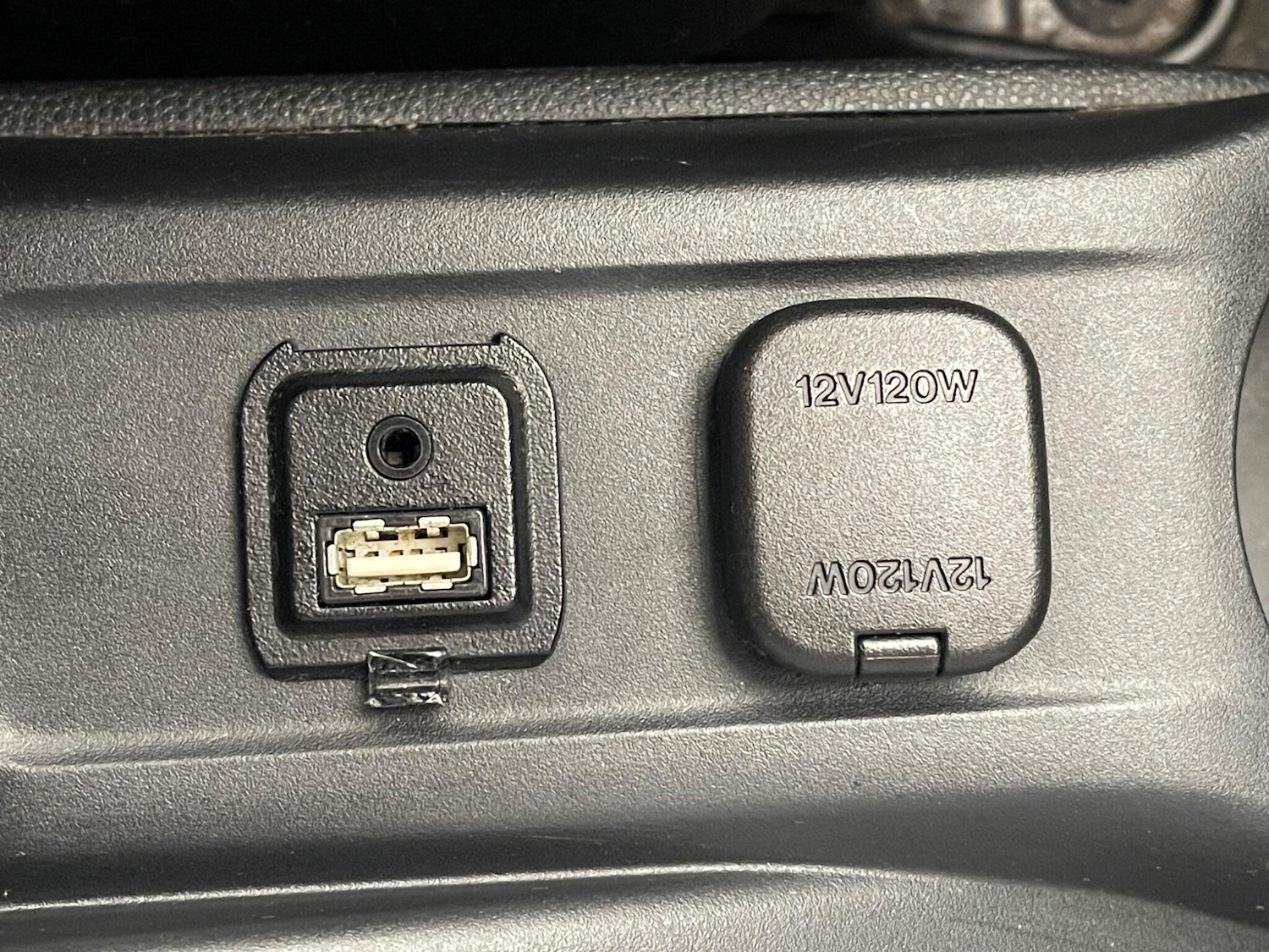 Used Mazda Mazda2 2013 for sale - 76484477: Photo 19