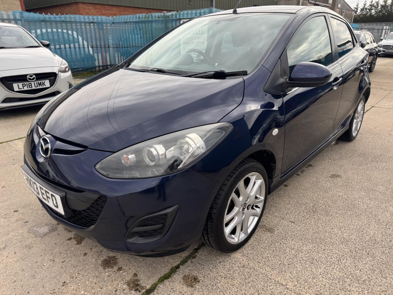 Used Mazda Mazda2 2013 for sale - 76484477: Photo 4