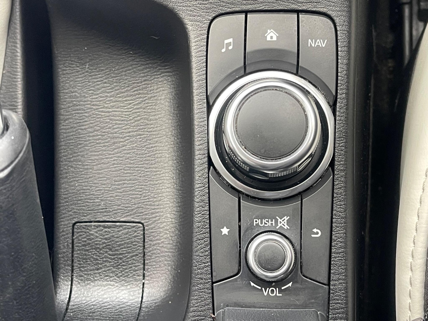 Used Mazda Mazda2 2017 for sale - 76987984: Photo 22