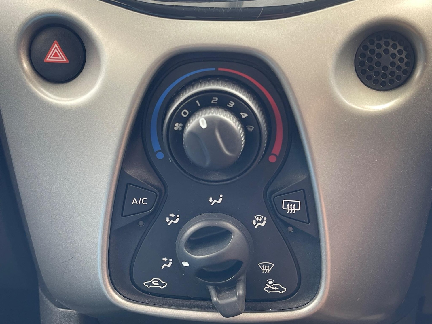 Used Peugeot 108 2015 for sale - 76990524: Photo 20