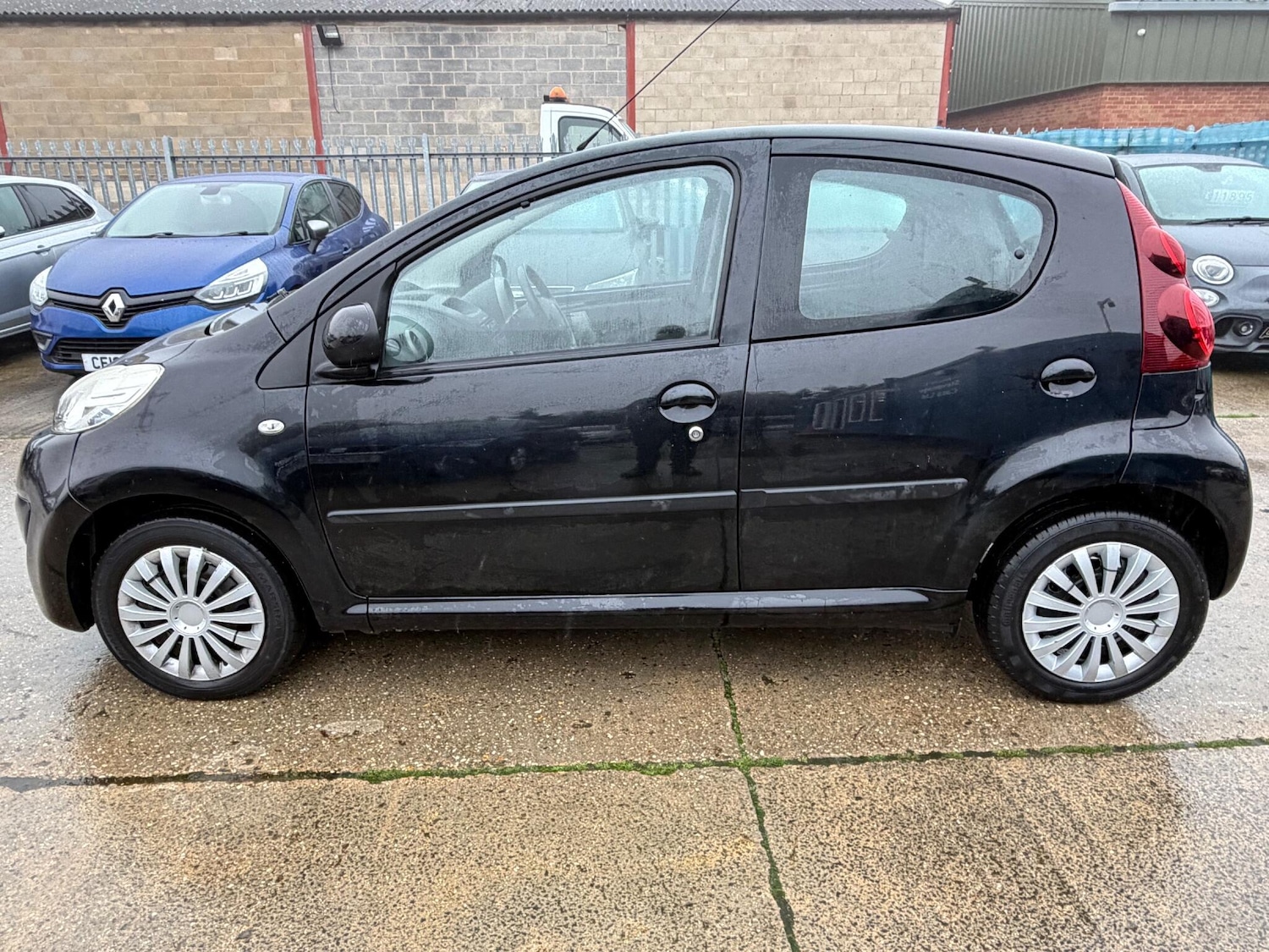 Used Peugeot 107 2013 for sale - 76592394: Photo 8