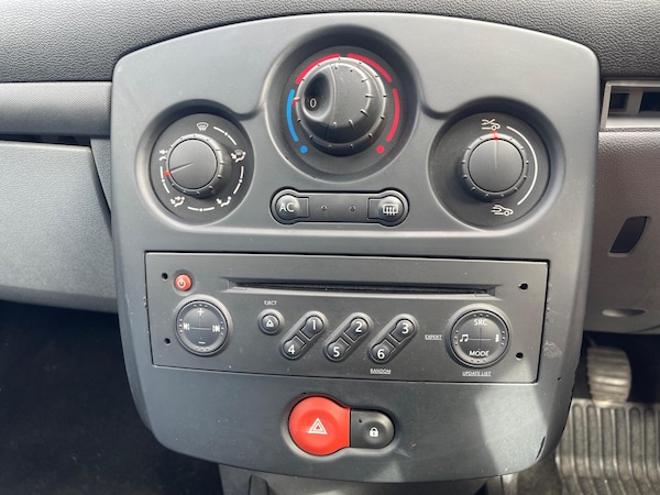 Used Renault Clio 2007 for sale - 76094745: Photo 15
