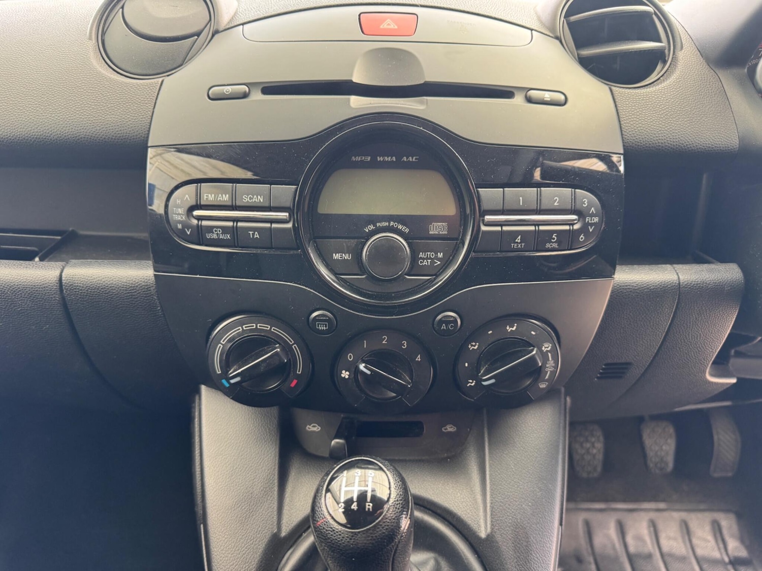 Used Mazda Mazda2 2013 for sale - 76041849: Photo 10