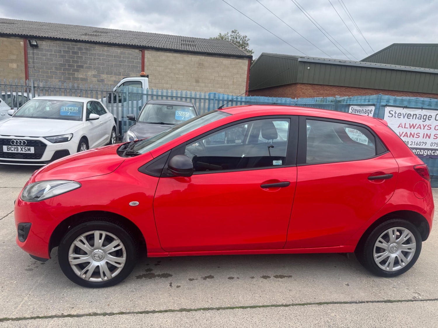 Used Mazda Mazda2 2013 for sale - 76041849: Photo 4