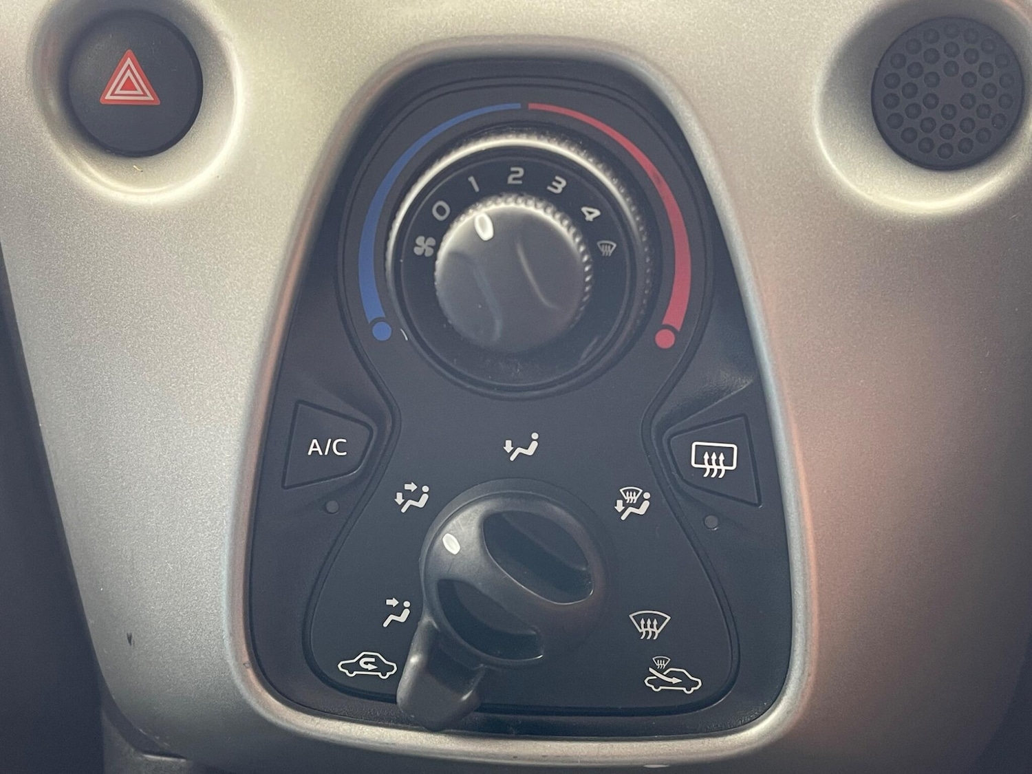 Used Toyota AYGO 2015 for sale - 75677528: Photo 17