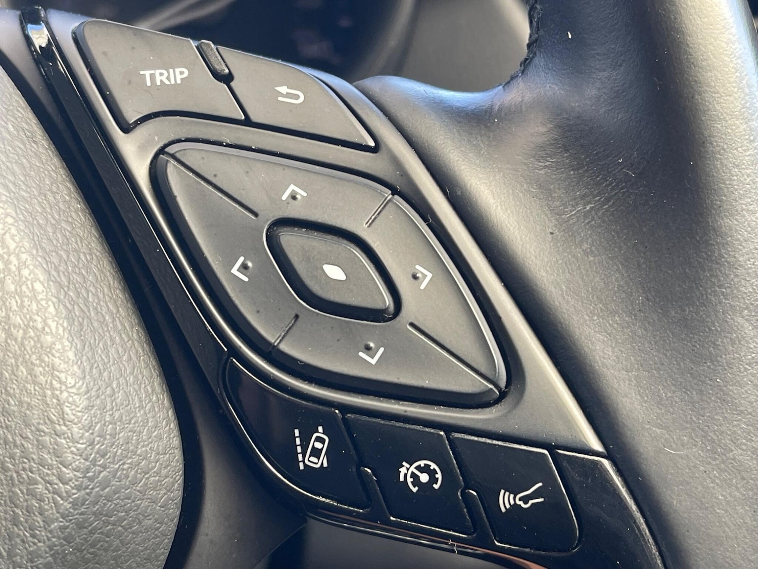 Used Toyota C-HR 2019 for sale - 75964647: Photo 24