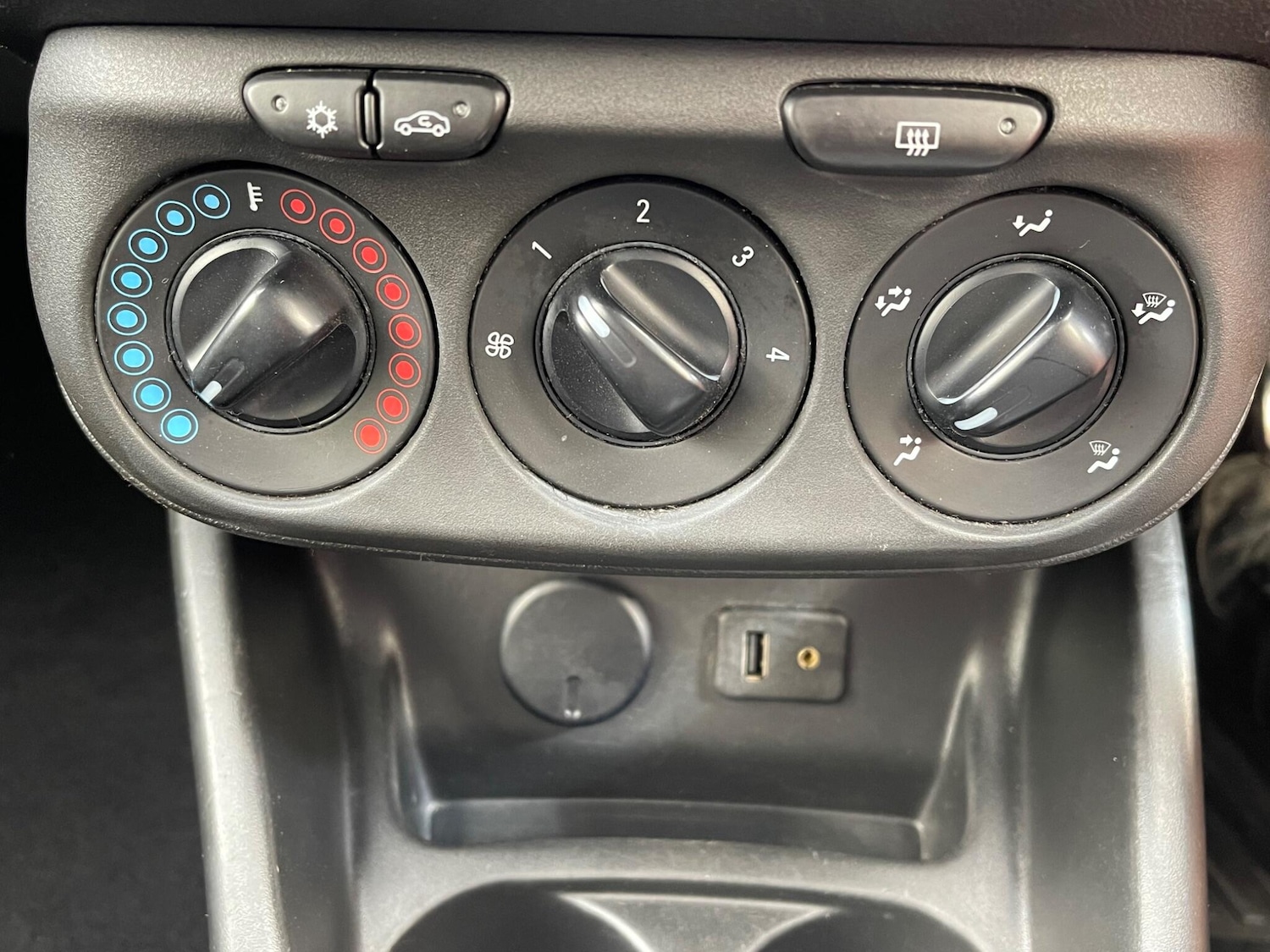 Used Vauxhall Corsa 2015 for sale - 74642217: Photo 17