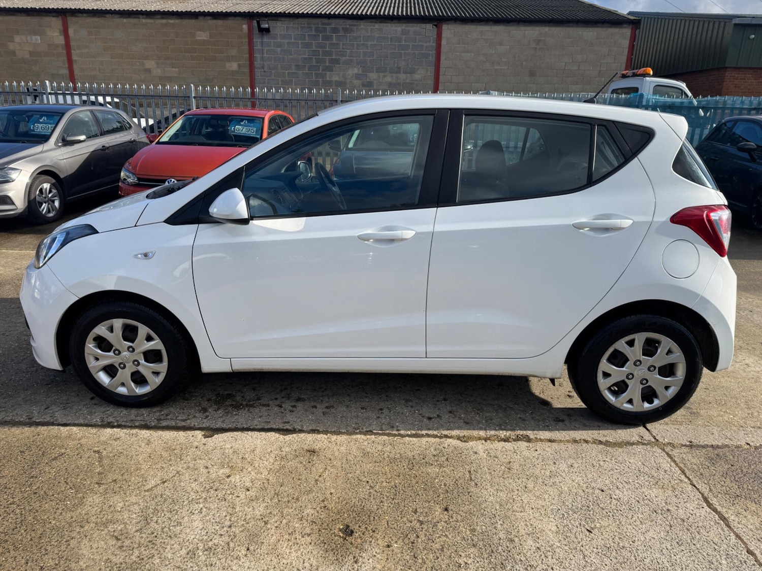 Used Hyundai i10 2017 for sale - 77441146: Photo 5