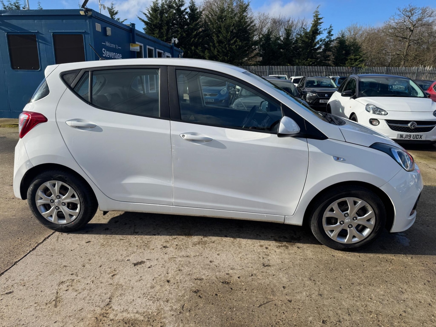 Used Hyundai i10 2017 for sale - 77441146: Photo 9