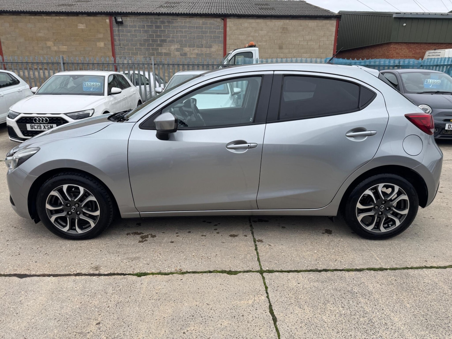 Used Mazda Mazda2 2016 for sale - 76226418: Photo 5