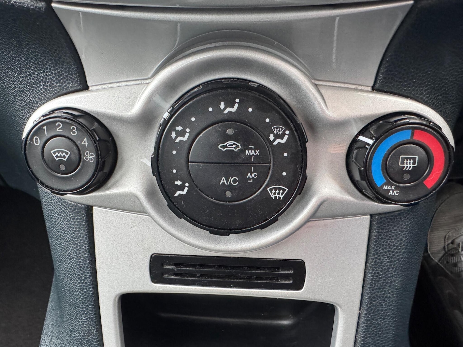 Used Ford Fiesta 2012 for sale - 76456664: Photo 12