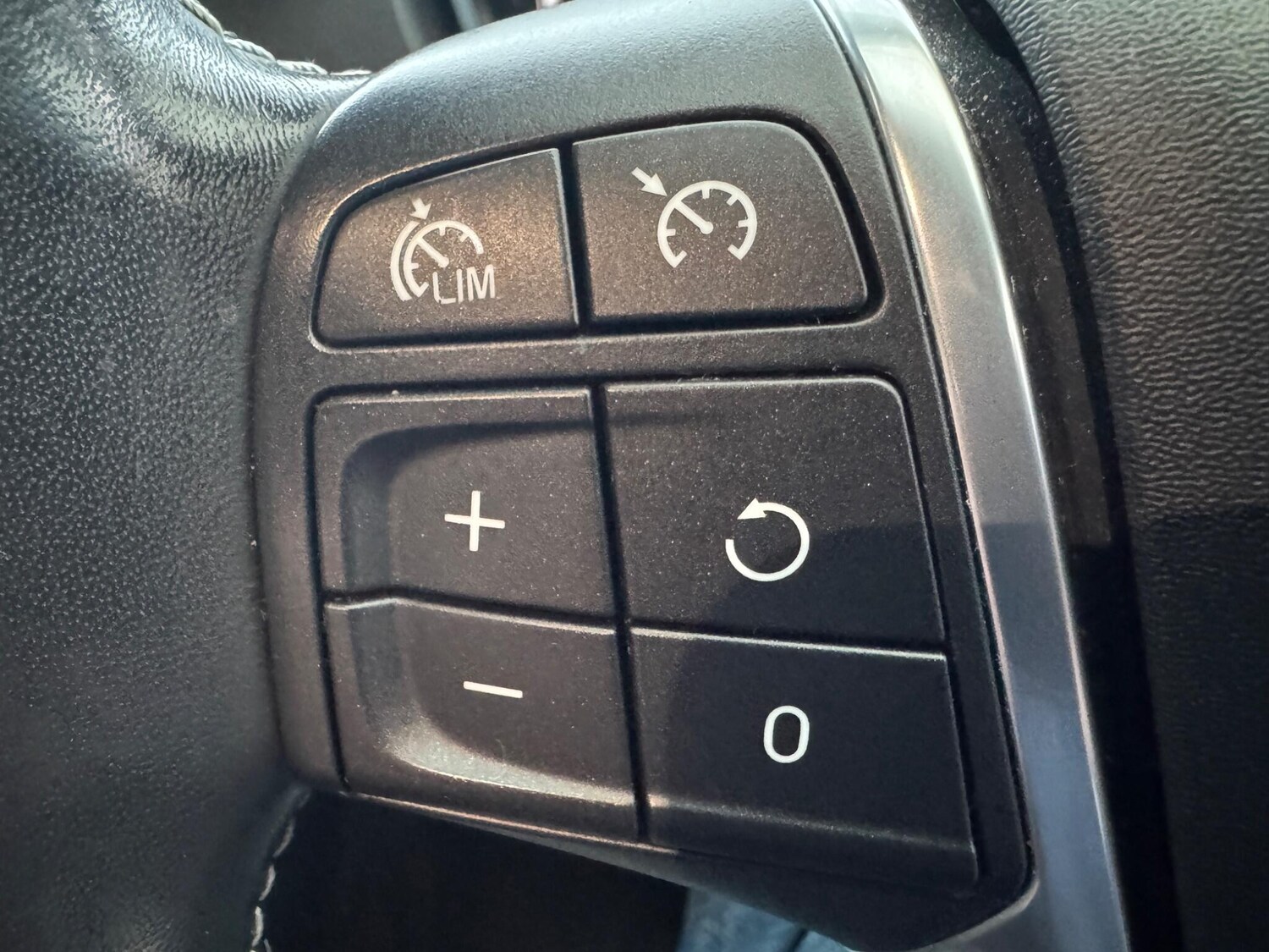 Used Volvo V40 2018 for sale - 76399349: Photo 20