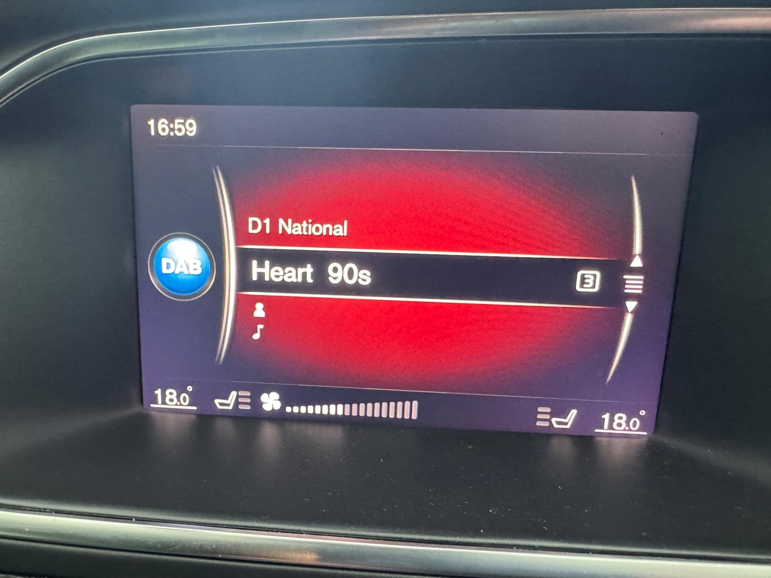 Used Volvo V40 2018 for sale - 76399349: Photo 25