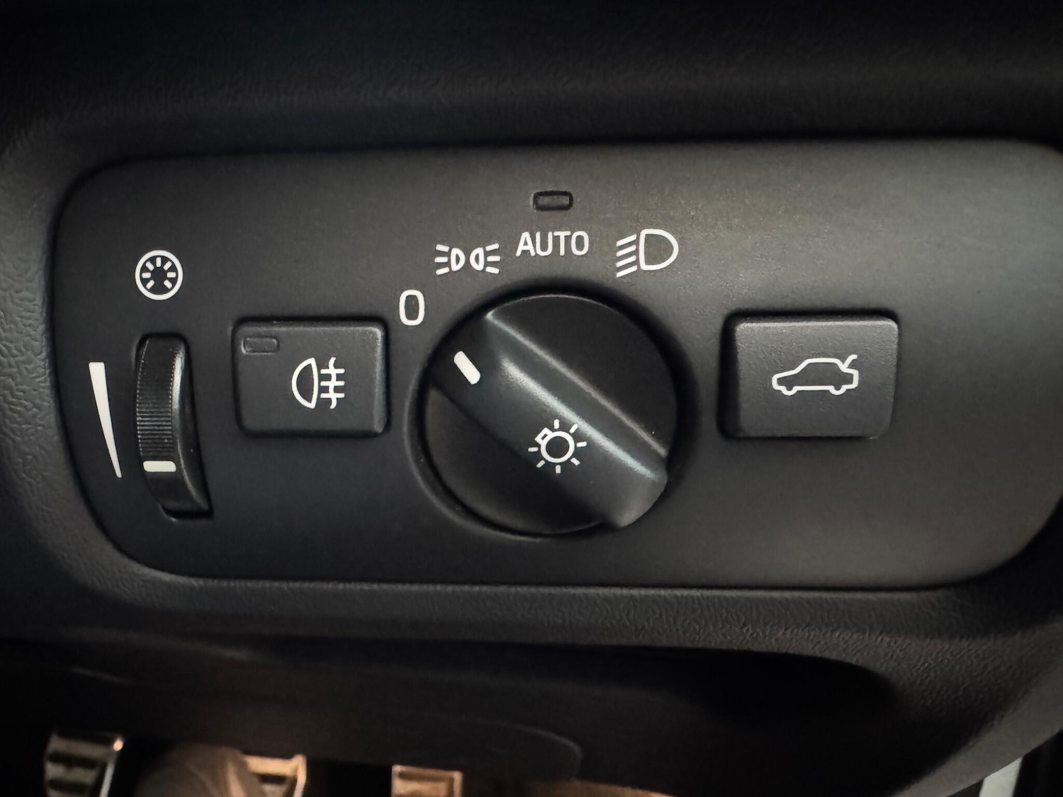 Used Volvo V40 2018 for sale - 76399349: Photo 29