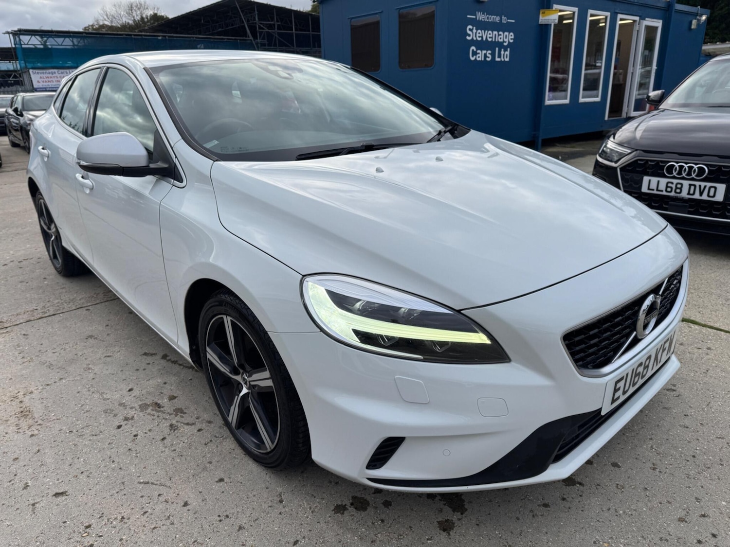 Used Volvo V40 2018 for sale - 76399349: Photo 4