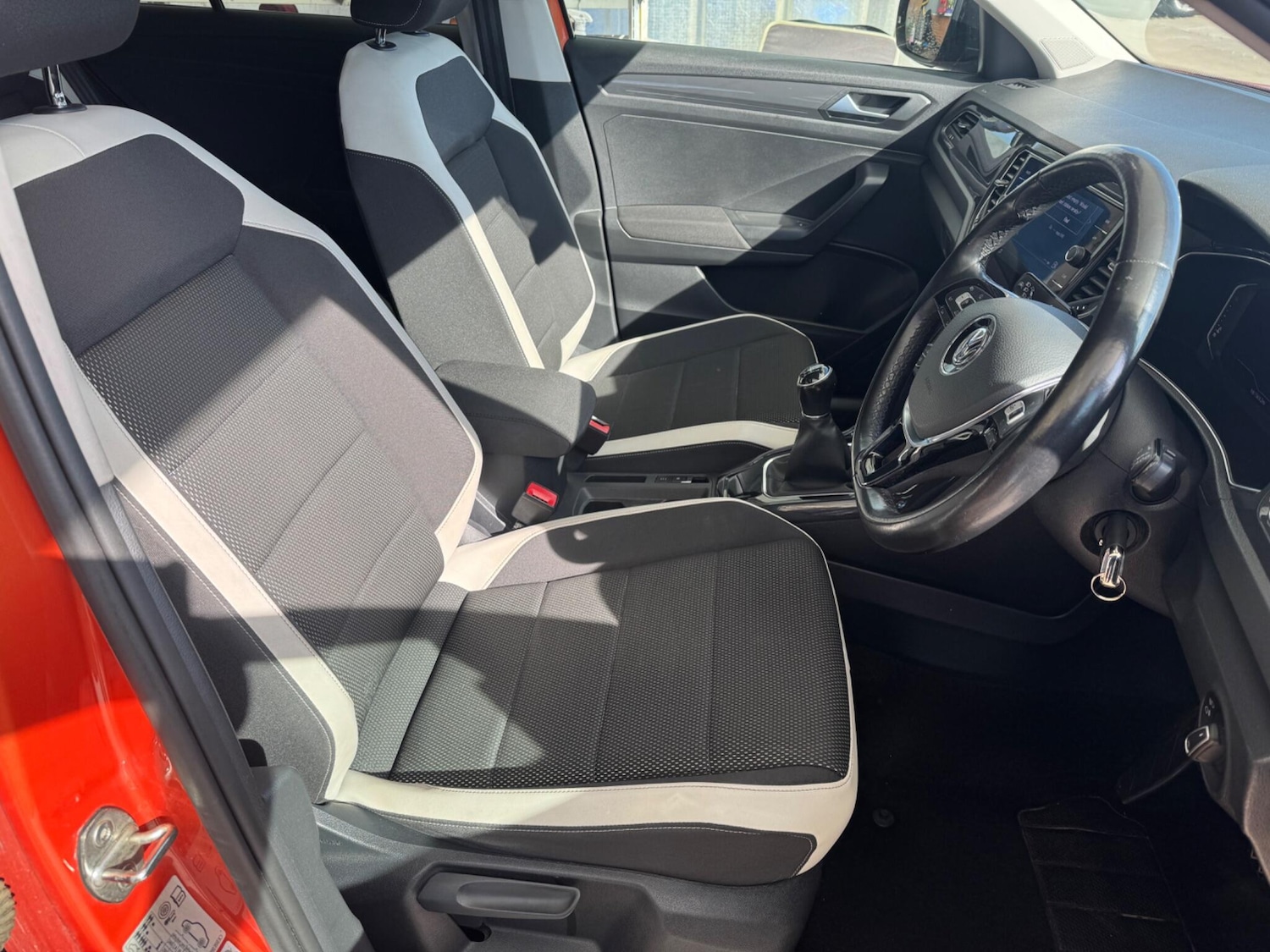 Used Volkswagen T-Roc 2018 for sale - 75964472: Photo 12