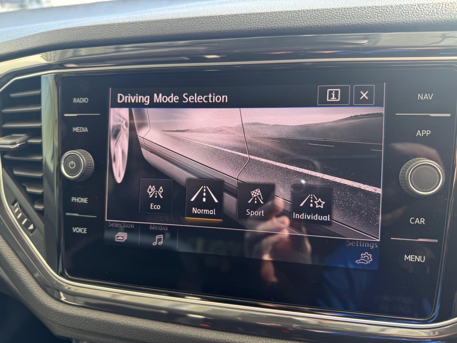 Used Volkswagen T-Roc 2018 for sale - 75964472: Photo 22