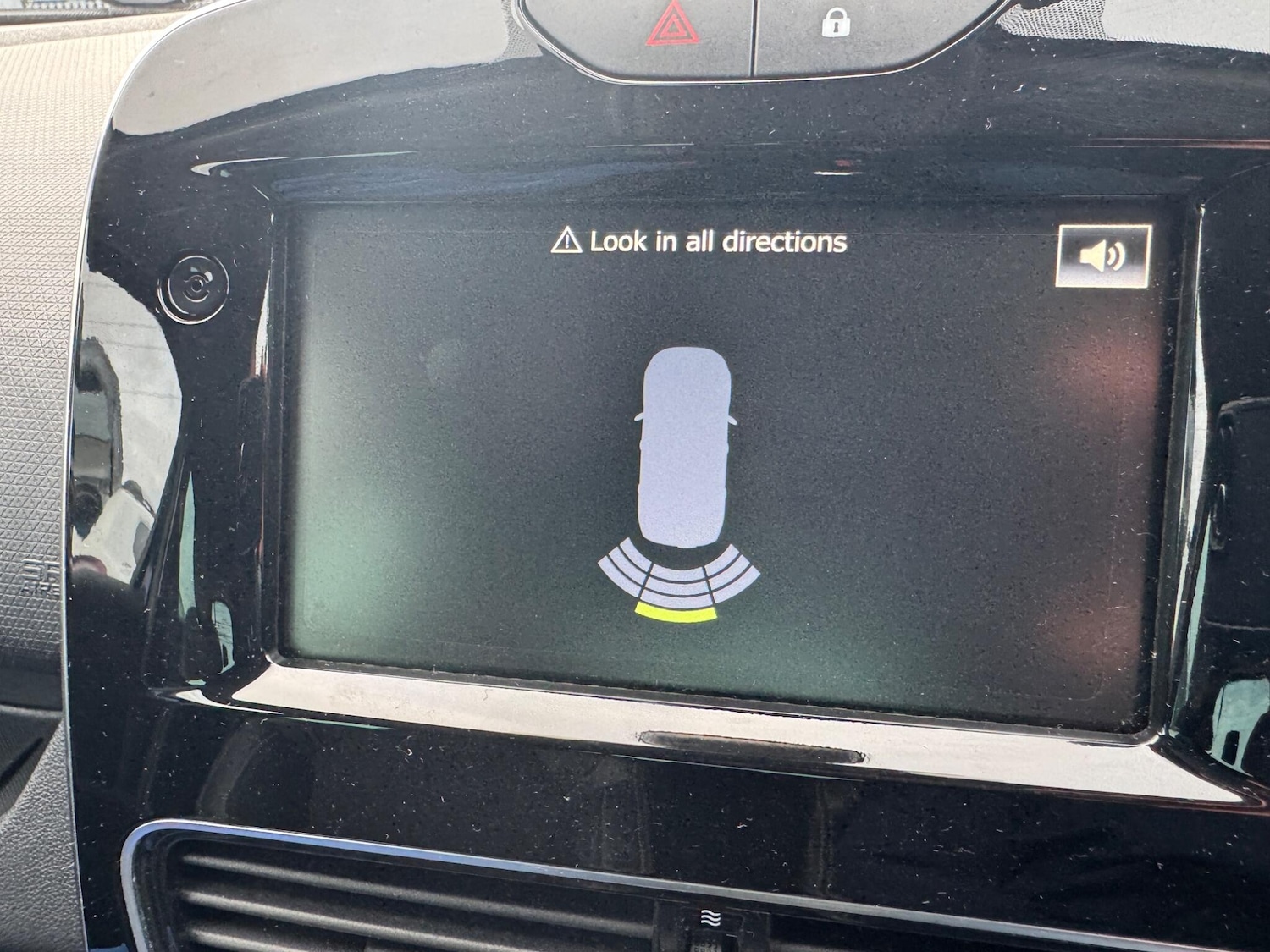 Used Renault Clio 2019 for sale - 76994859: Photo 12