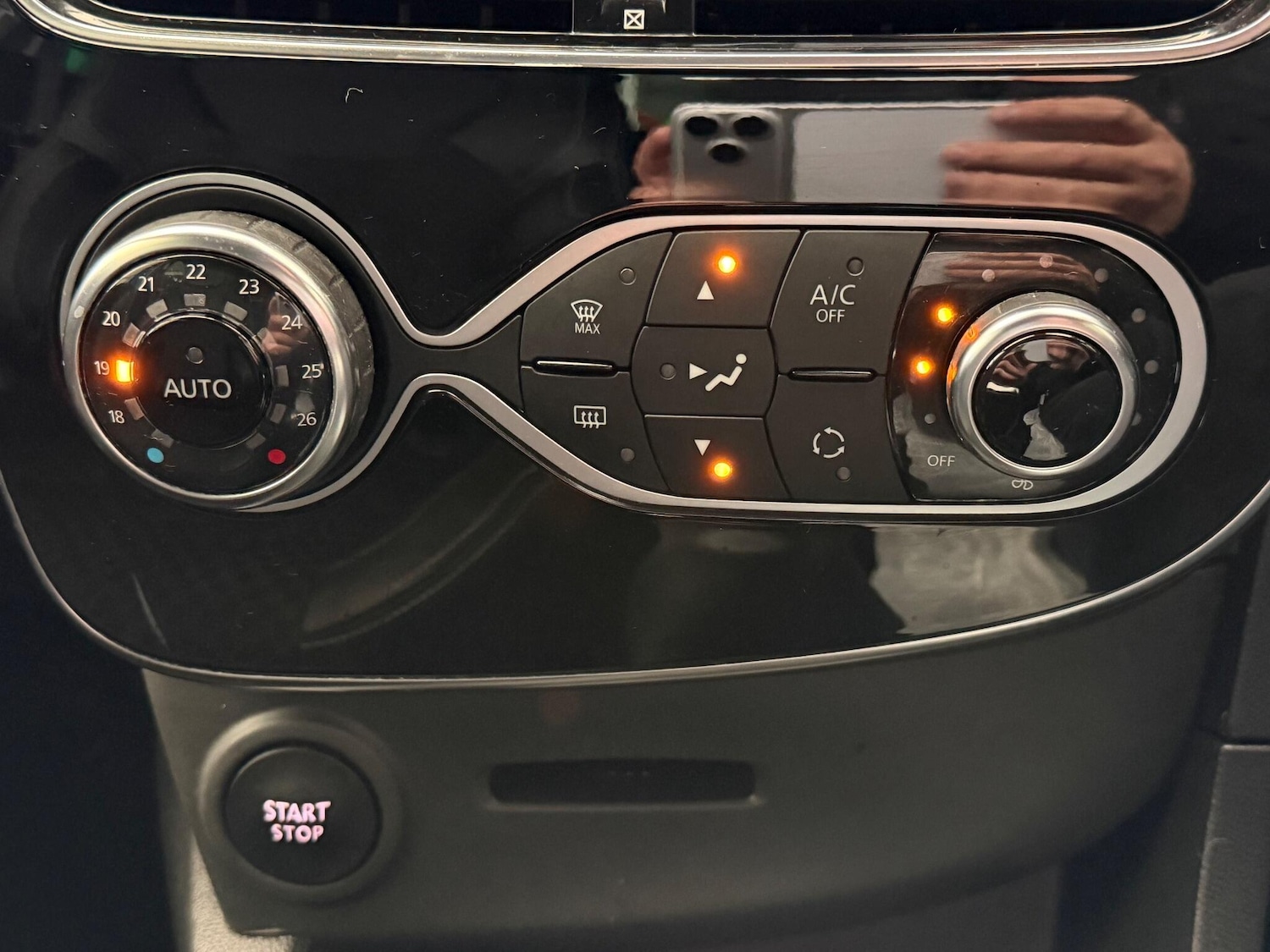 Used Renault Clio 2019 for sale - 76994859: Photo 24