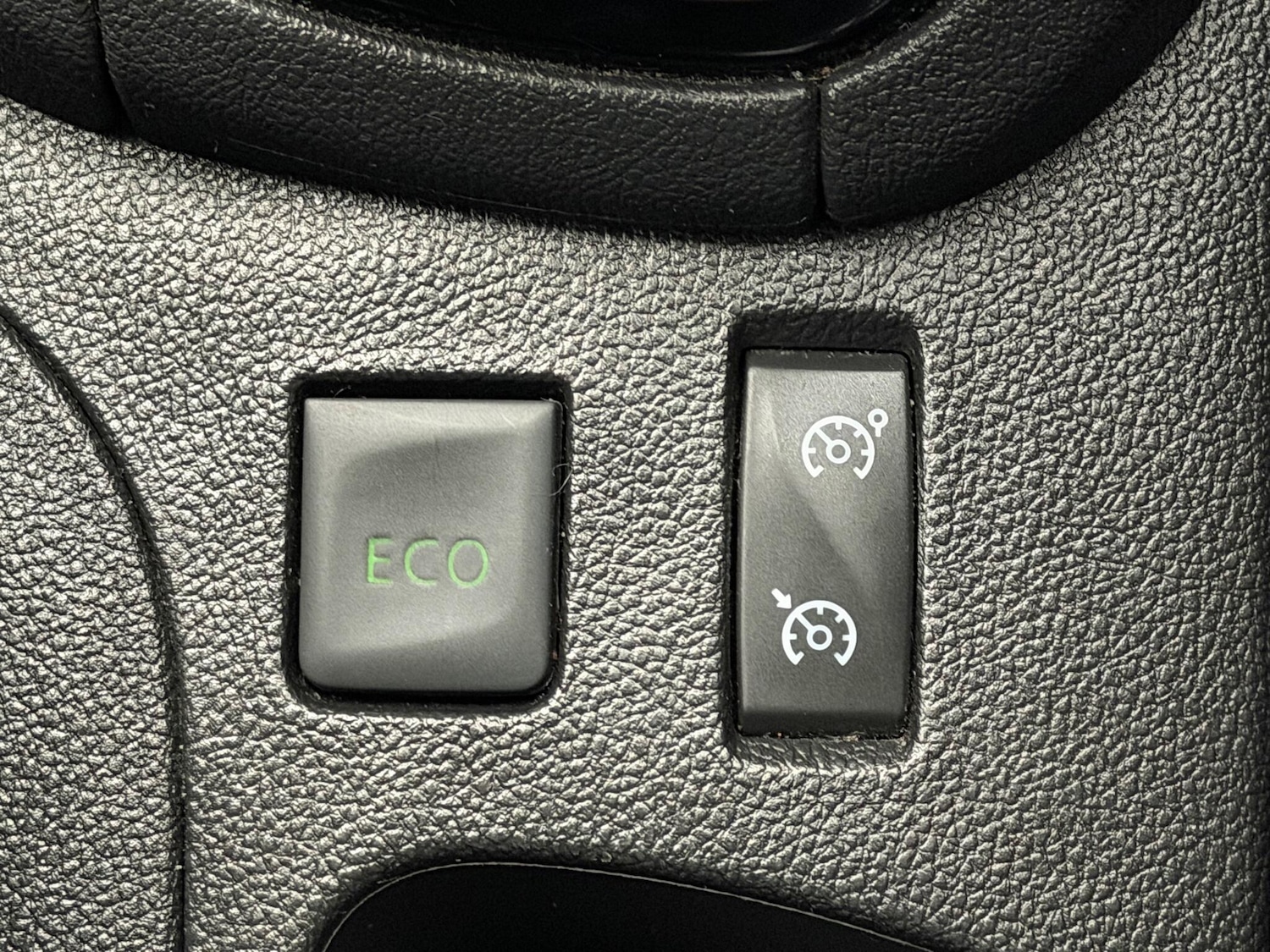 Used Renault Clio 2019 for sale - 76994859: Photo 25