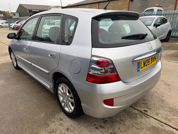 Used Honda Civic 2005 for sale - 76269759: Photo 5