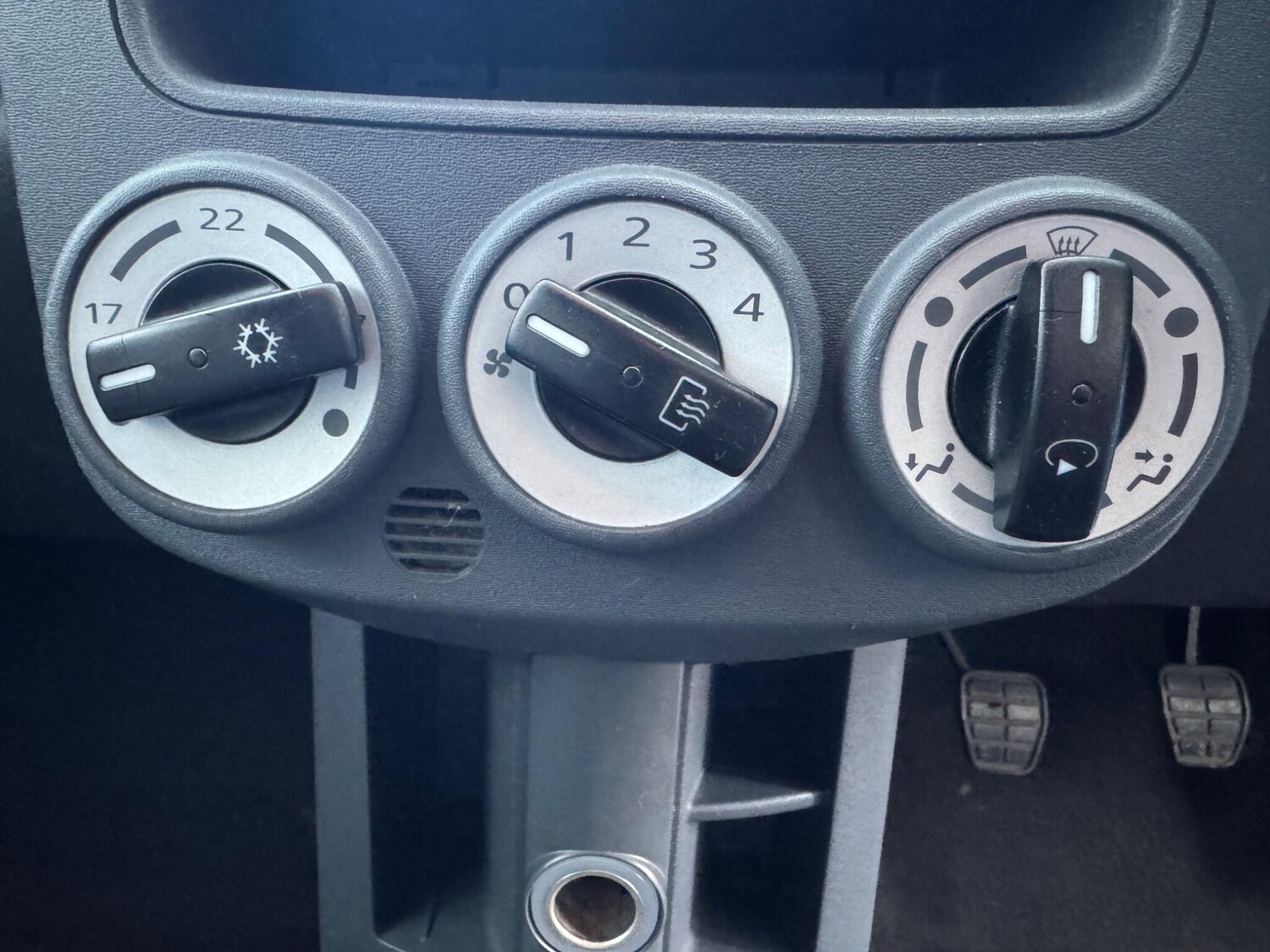 Used Mitsubishi Colt 2010 for sale - 76658920: Photo 20