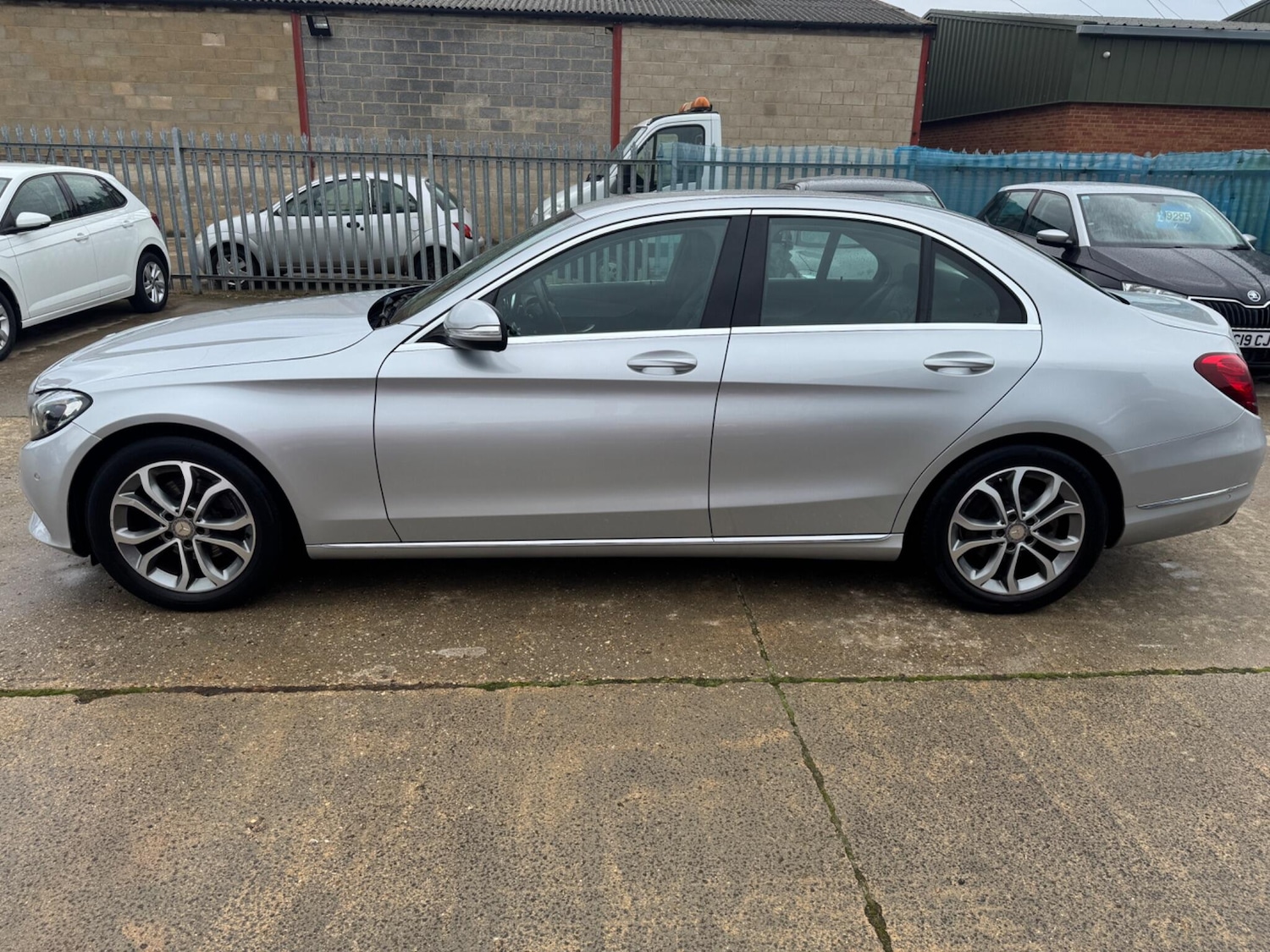 Used Mercedes-Benz C Class 2015 for sale - 76085456: Photo 4