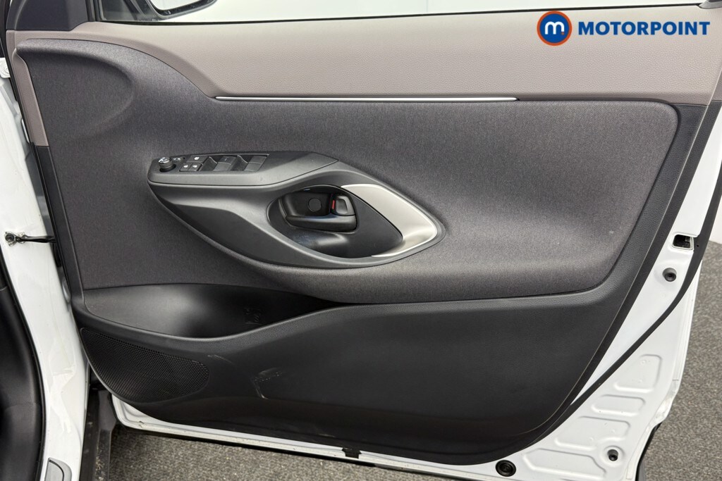 Used Toyota Yaris Cross 2023 for sale - 77639701: Photo 24