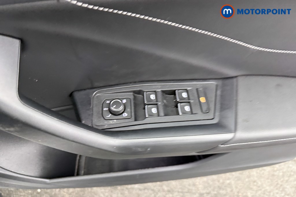 Used Volkswagen T-Roc for sale - 77245849: Photo 25