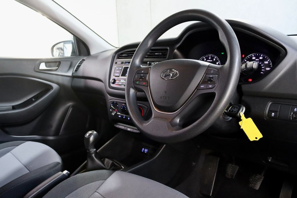 Used Hyundai i20 2018 for sale - 76068418: Photo 14