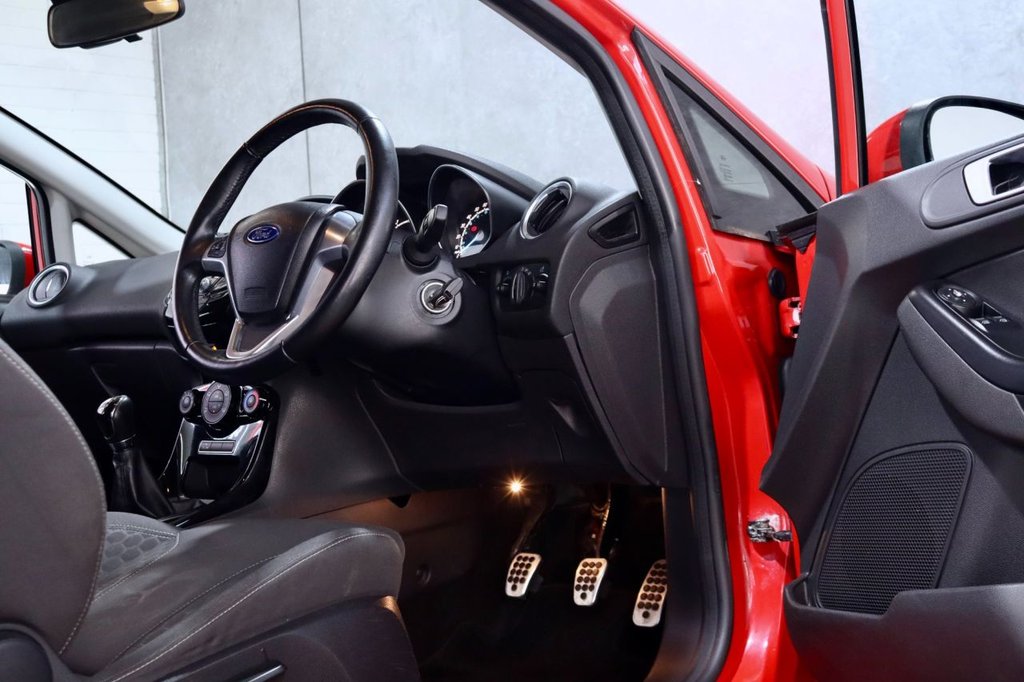 Used Ford Fiesta 2013 for sale - 76923363: Photo 14