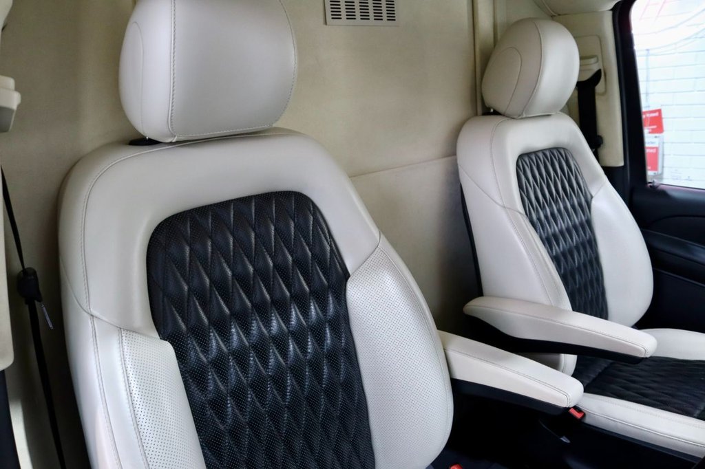 Used Mercedes-Benz V-Class 2018 for sale - 76496802: Photo 29