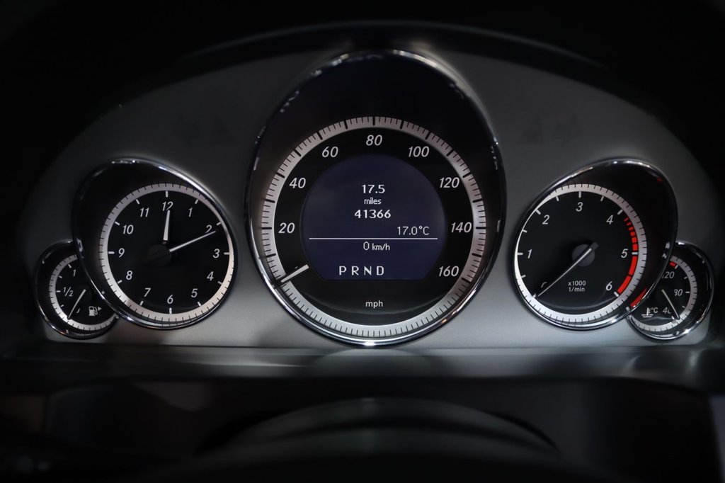 Used Mercedes-Benz E Class 2010 for sale - 77791986: Photo 44