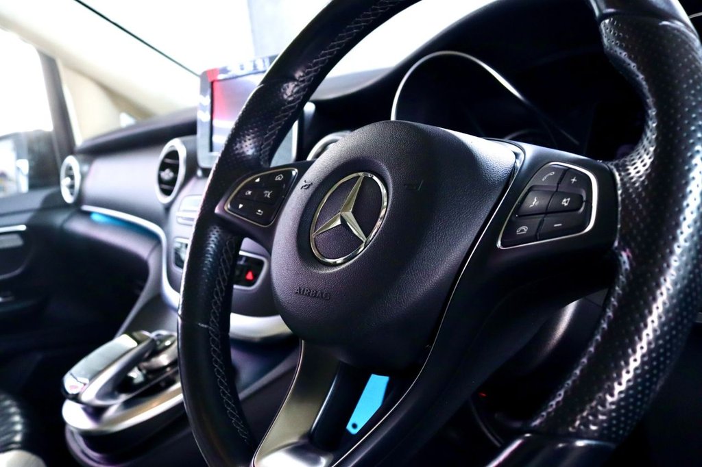 Used Mercedes-Benz V-Class 2018 for sale - 76604527: Photo 21