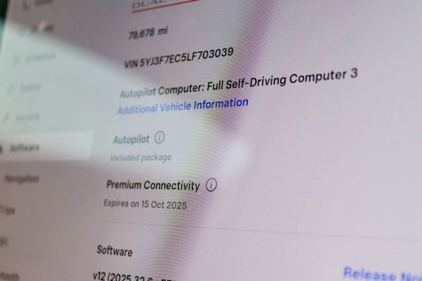 Used Tesla Model 3 2020 for sale - 76132233: Photo 35