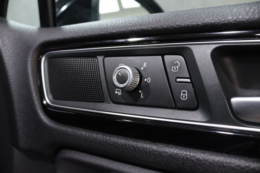 Used Volkswagen Touareg 2016 for sale - 77593952: Photo 39