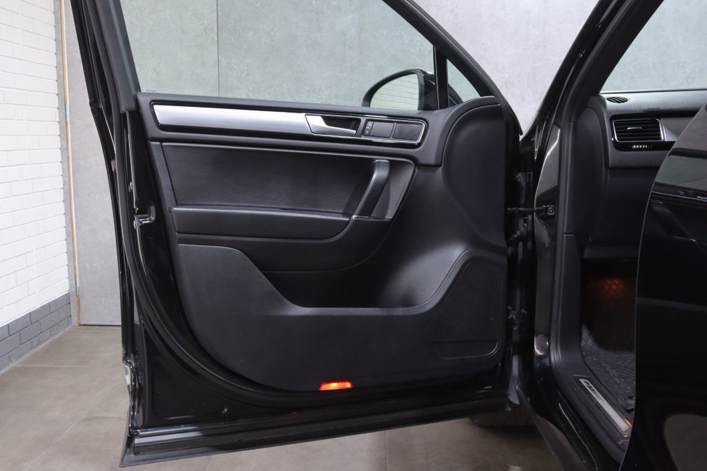 Used Volkswagen Touareg 2016 for sale - 77593952: Photo 44