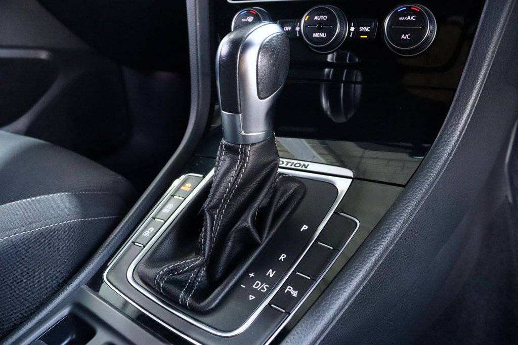 Used Volkswagen Golf 2016 for sale - 77341308: Photo 32