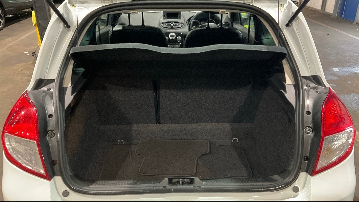 Used Renault Clio 2011 for sale - 76763341: Photo 11