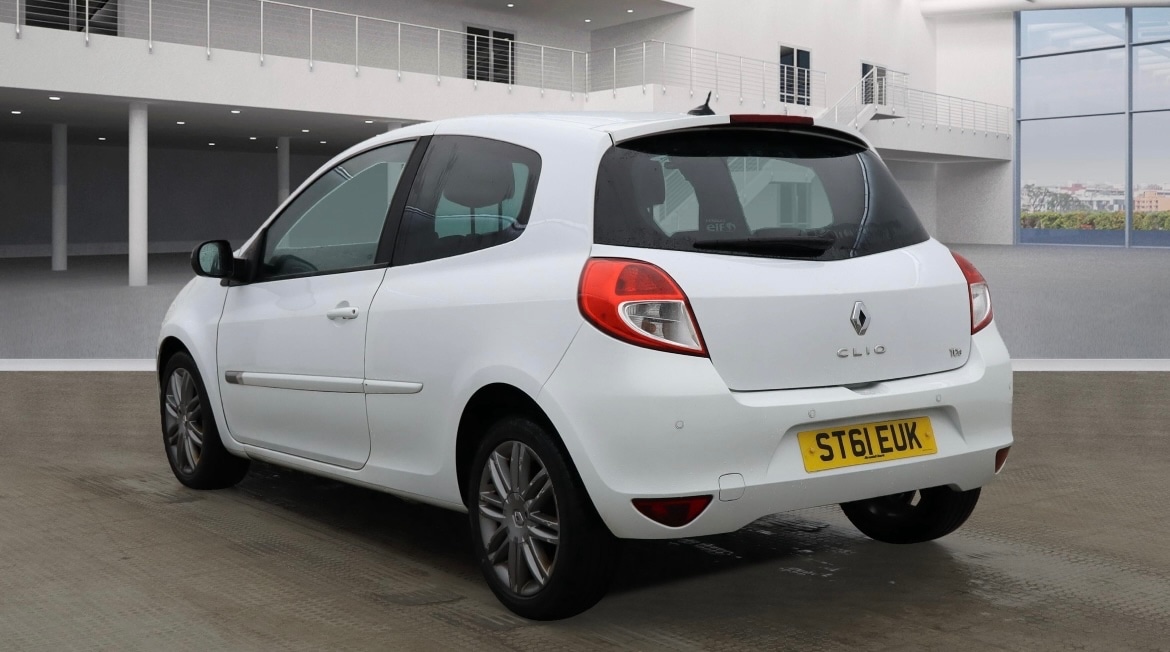 Used Renault Clio 2011 for sale - 76763341: Photo 2