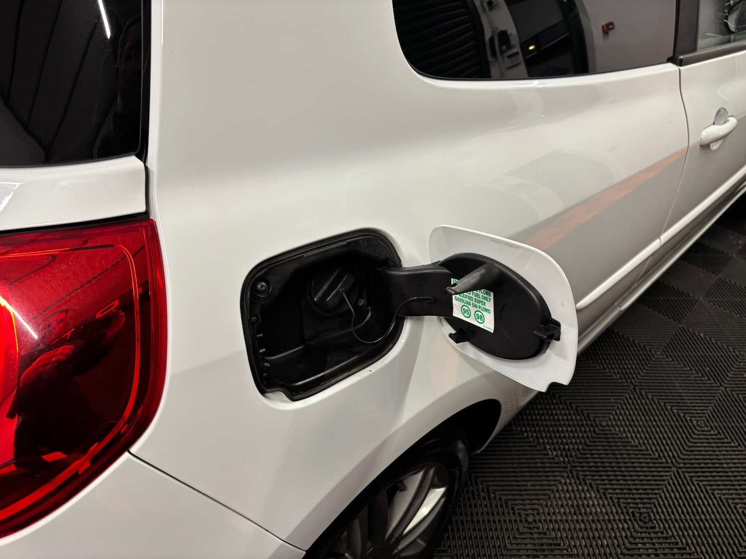 Used Renault Clio 2011 for sale - 76763341: Photo 28