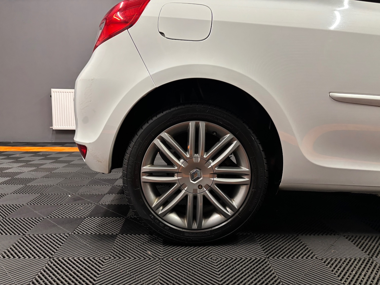 Used Renault Clio 2011 for sale - 76763341: Photo 30