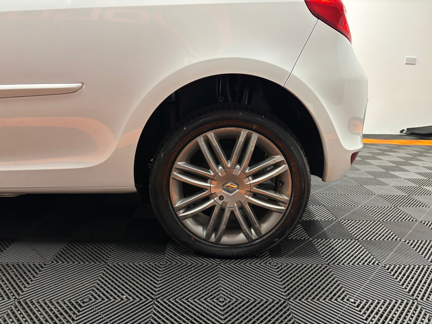 Used Renault Clio 2011 for sale - 76763341: Photo 32