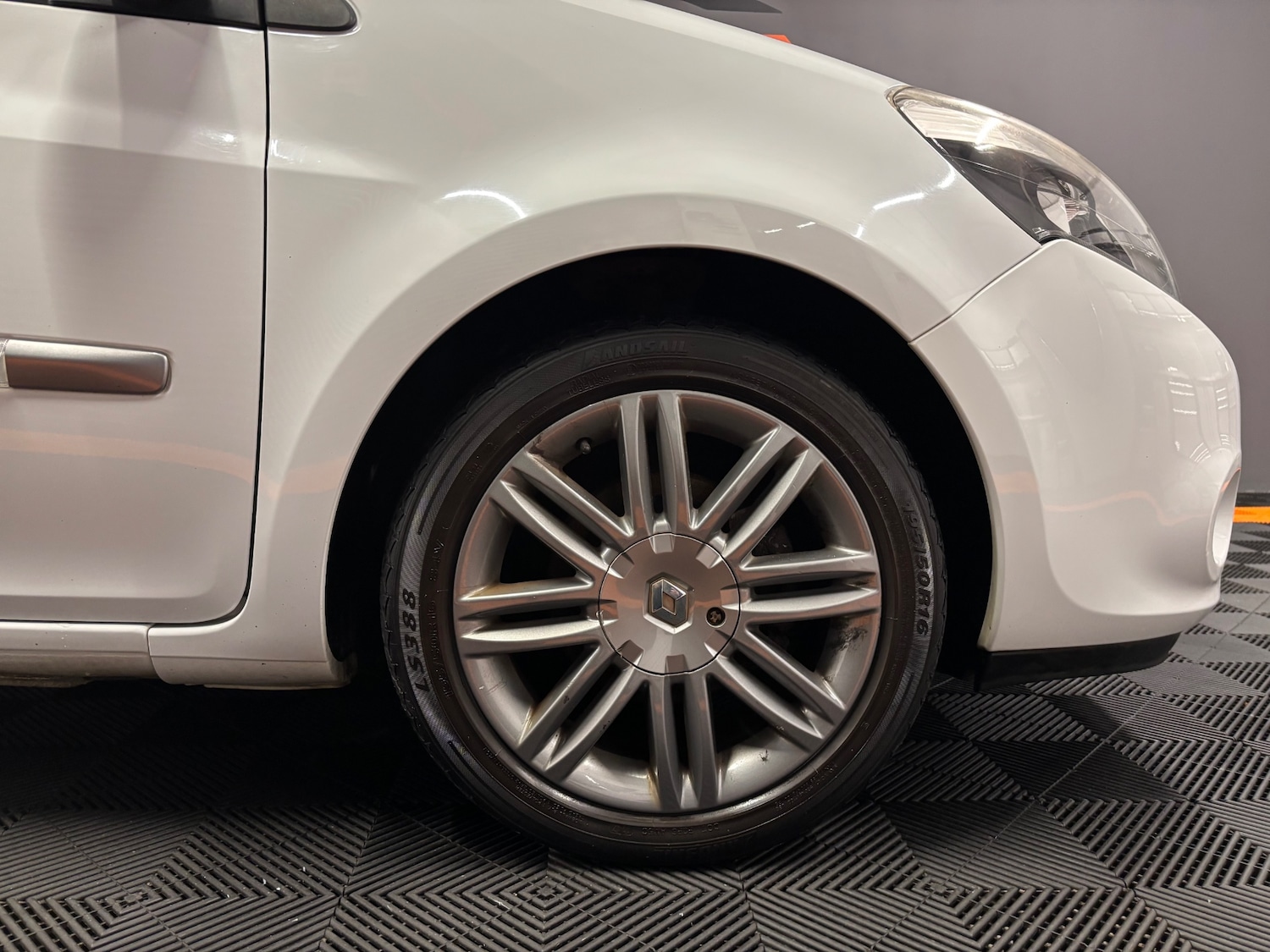 Used Renault Clio 2011 for sale - 76763341: Photo 33