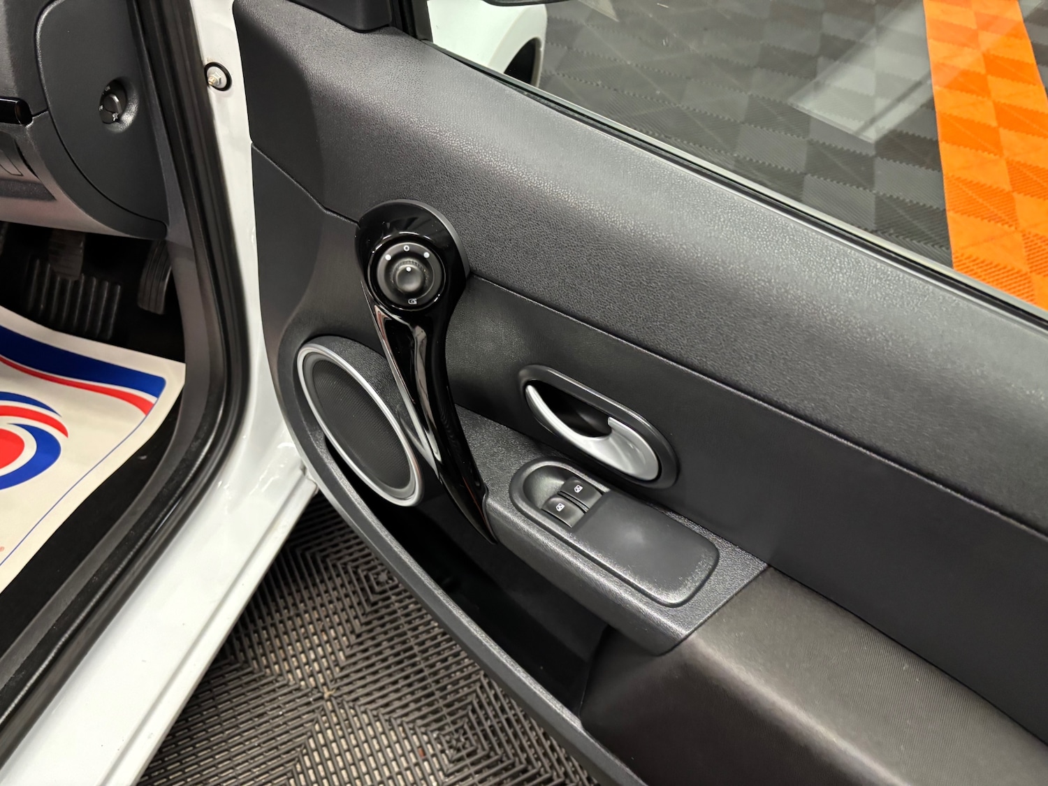 Used Renault Clio 2011 for sale - 76763341: Photo 41